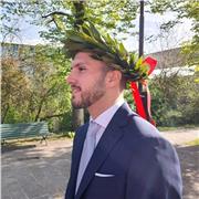 Laureato in Giurisprudenza con votazione di 110 e Lode e abilitato all'esercizio della professione forense, offre lezioni private di Diritto per studenti di scuola media, superiore e università. Residente a Piacenza e disponibile per lezioni online